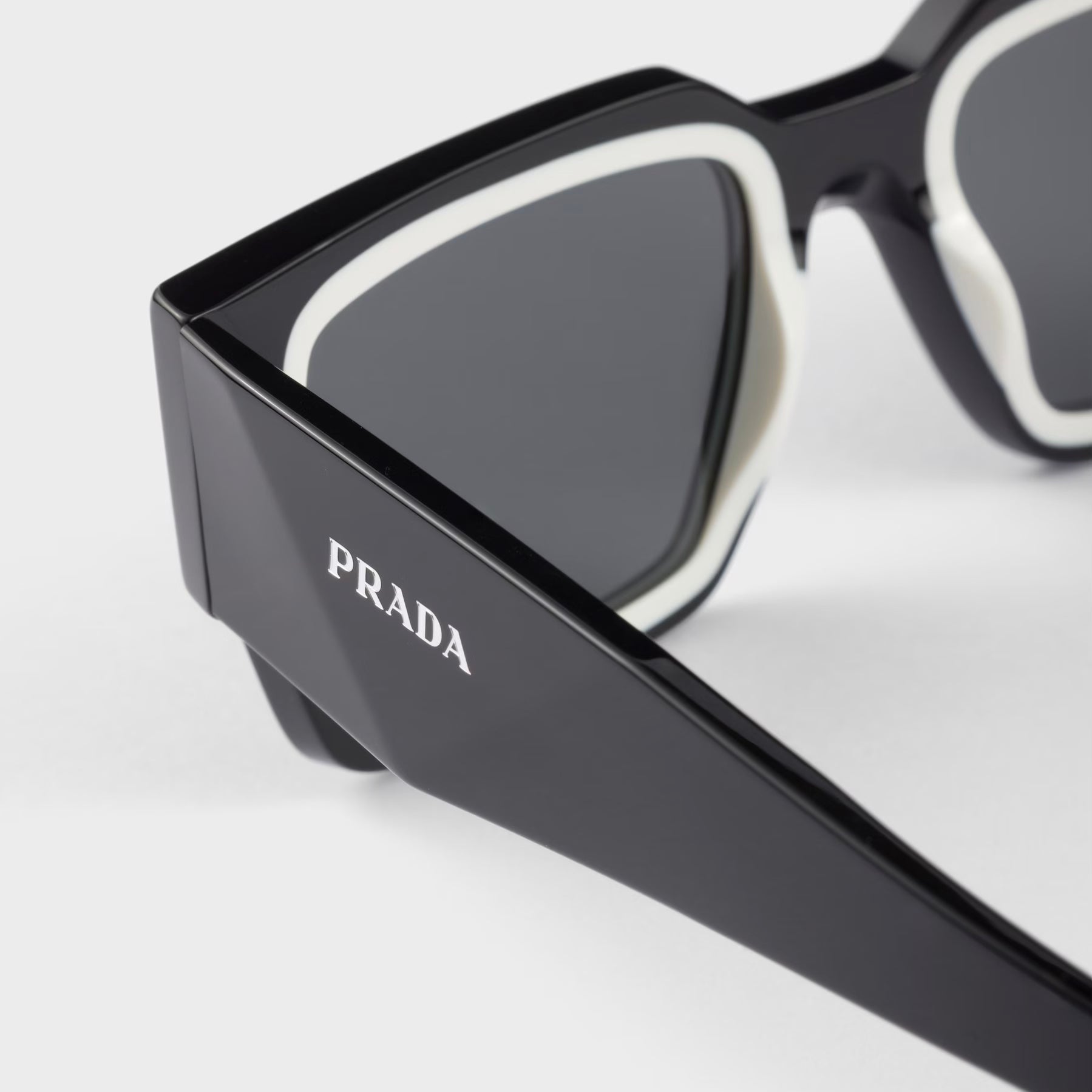 Lunettes de soleil Prada Symbole PR06YS noires